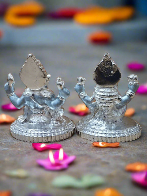 Divine Studio Grey & Silver-Toned Lord Lakshmi Ganesh Idol Showpiece